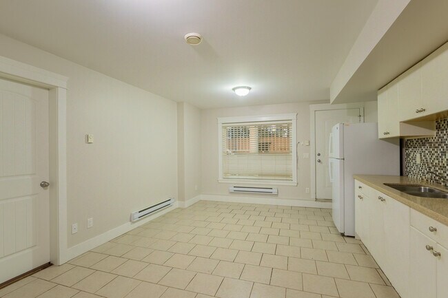 Photo - 14843-14863 63 Ave