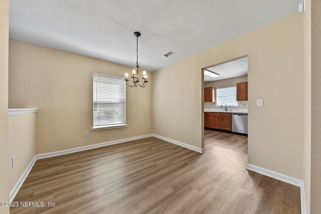 Photo - 1984 Mary St