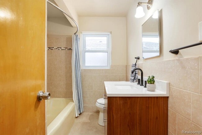 Photo - 22780 Courtland Ave