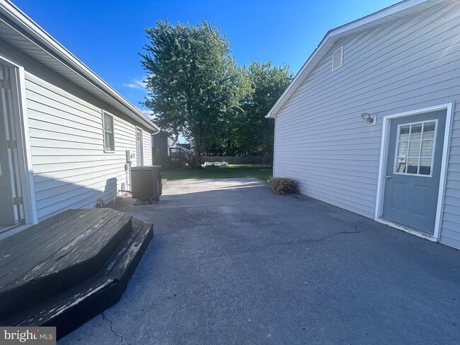 Photo - 307 Raven Rd