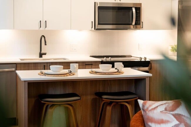 Building Photo - 360 Laurier