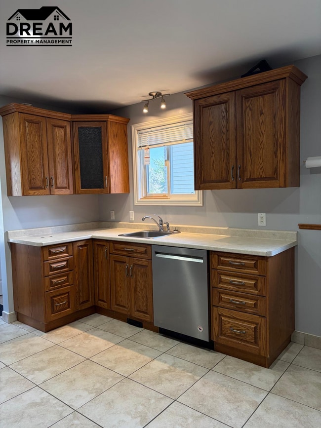 Photo - 205 Oakburne Pl