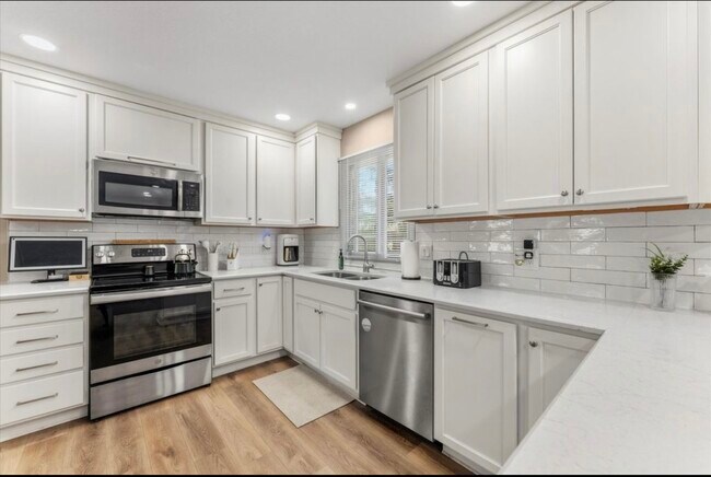 Photo - 408 Weathering Dr