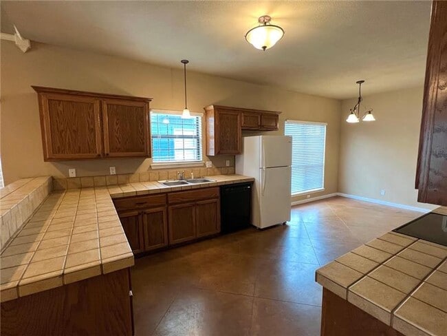 Photo - 208 Garden Dr