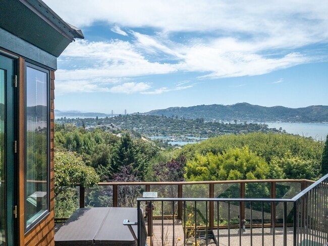 Photo - 4BR/2.5BA 3,274sqft! STUNNING GG VIEWS!!! Yard! Spa! 4 Car Parking! Pet! PROGRESSIVE