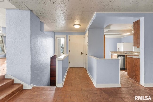 Photo - 119 W Clara Ave