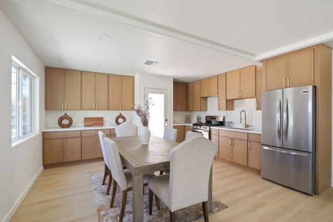 Photo - 1614 W 214th St