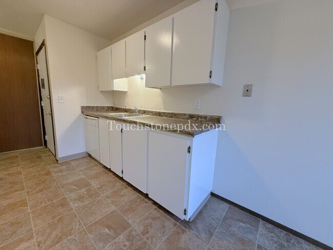 Photo - Updated 2 Bdrm Apartment with Balcony in Sellwood Moreland Neighborhood Unit 5808-6