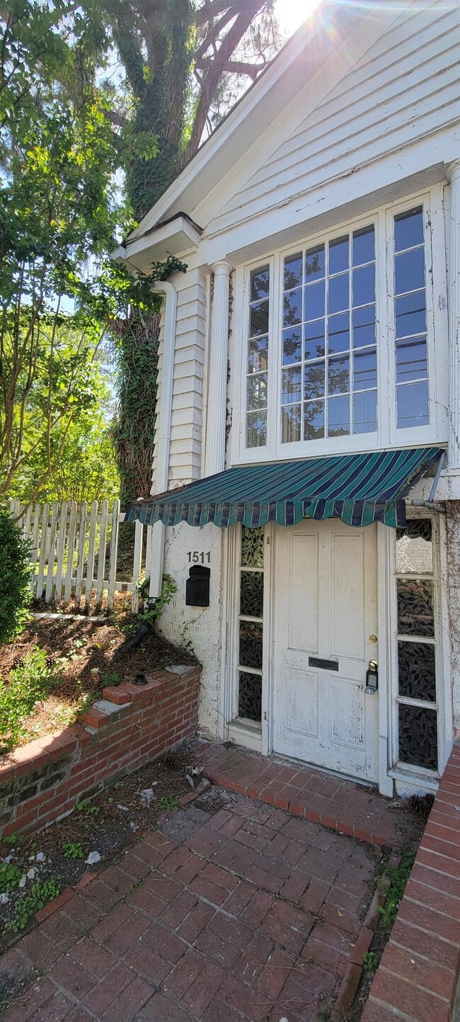 Building Photo - 1511 St Mary St Rental