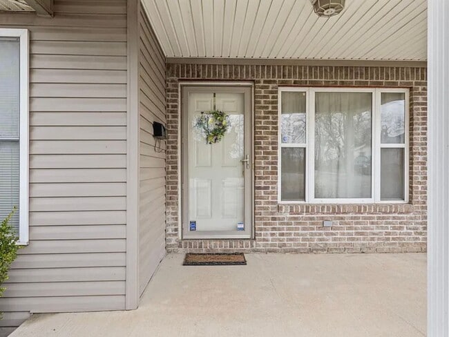 Photo - 3 Bedroom Available Now!