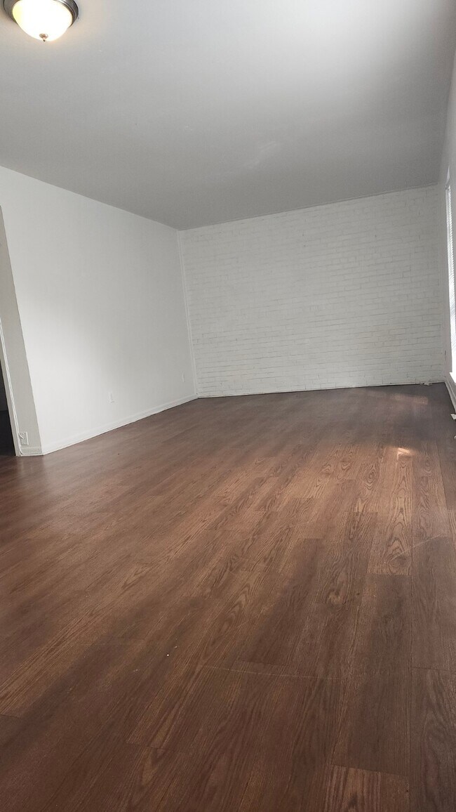 Photo - 105 Avondale St Unit 5