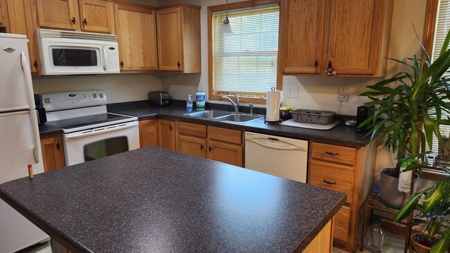 Photo - 3037 Venice Ln NW