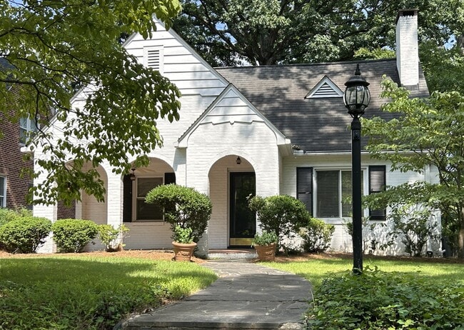 Building Photo - 207 Kensington Rd