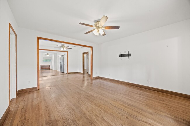 Photo - 315 English St
