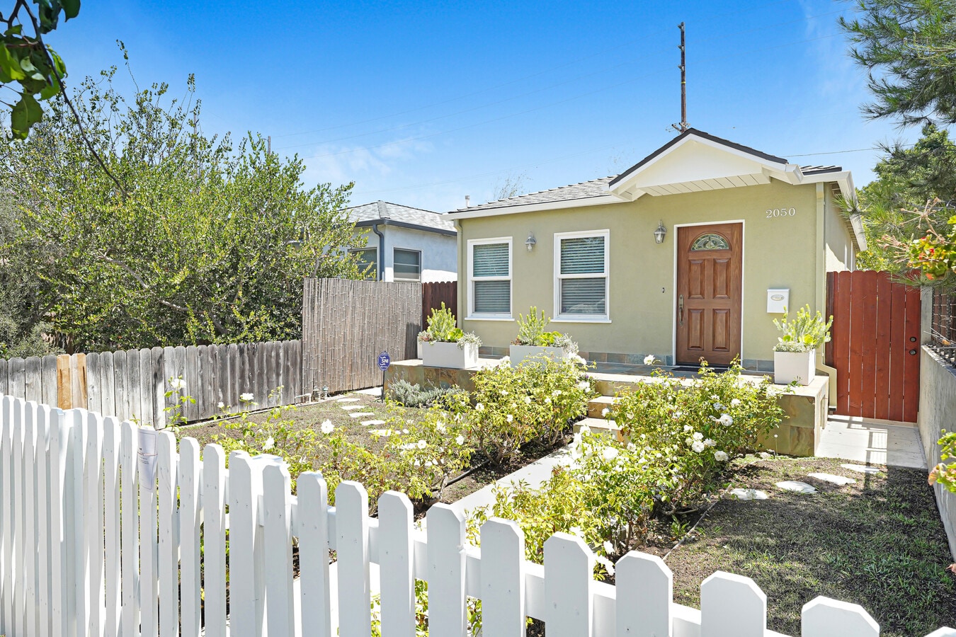 Photo - 2050 Walgrove Ave