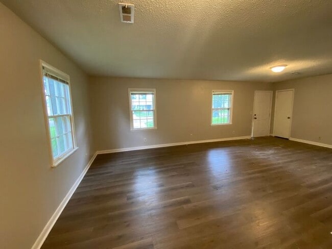 Photo - Pre-leasing for an October move in