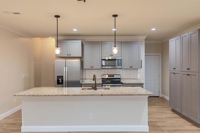 Building Photo - 1741 Arbor Hls Dr SE Rental