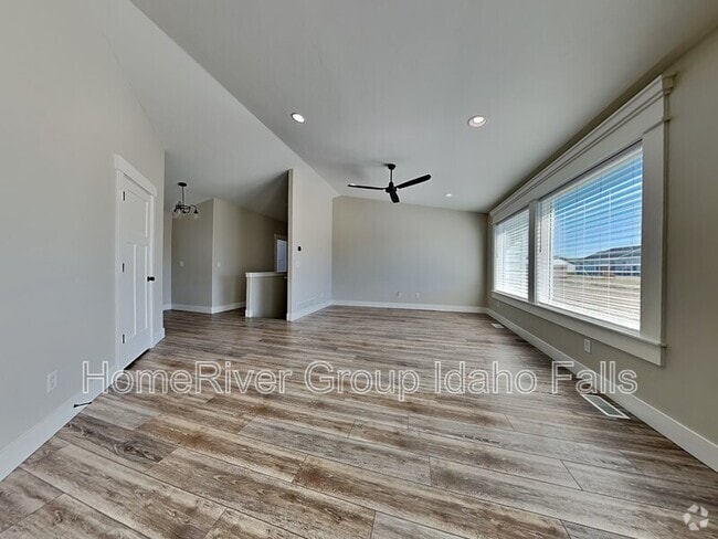 Building Photo - 3924 Ventura Ave Rental