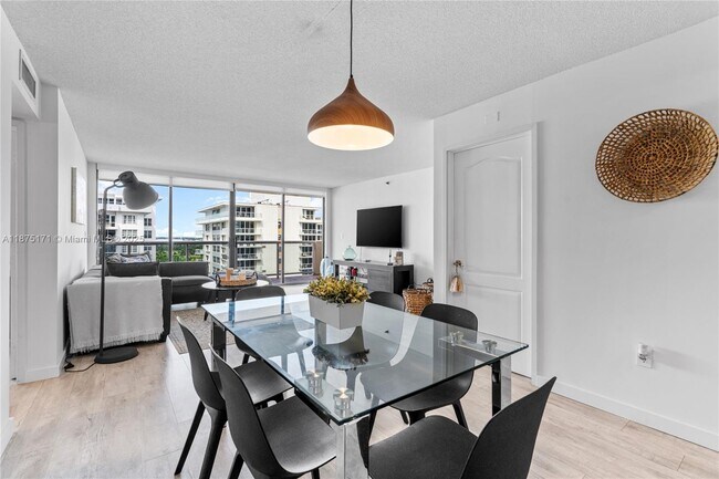 Building Photo - 5757 Collins Ave Unit 1602 Rental