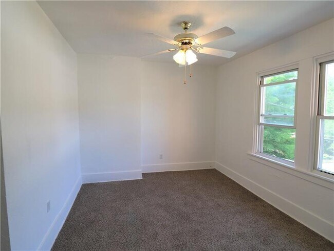Photo - 193 Castle Shannon Blvd