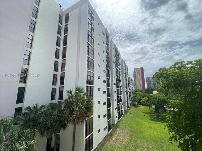 Photo - 16919 N Bay Rd Unit 511