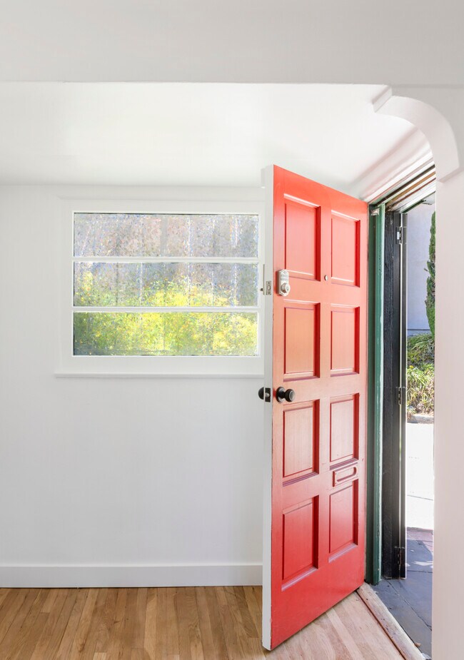 Photo - 2552 Dearborn Dr