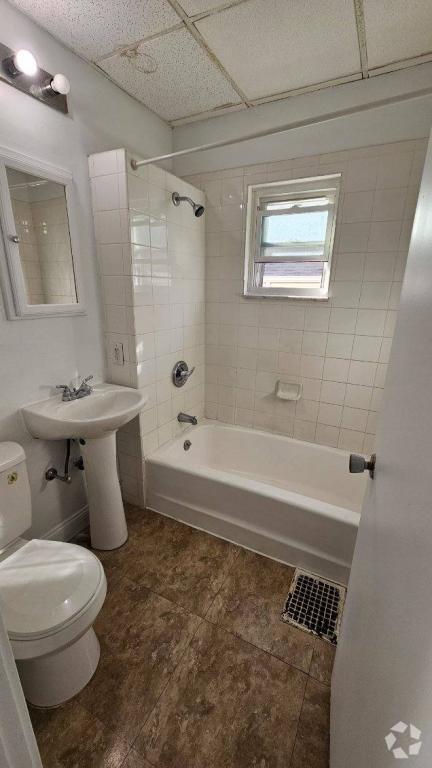 Building Photo - 1223 Colescott St Rental