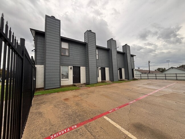 Building Photo - Gated Community with Updated 2-Bedroom, 1.5-Bath Unit C