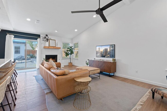 Photo - 4916 Transit Cir
