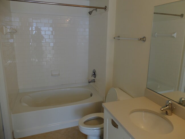 Photo - 2451 Midtown Ave Unidad #415