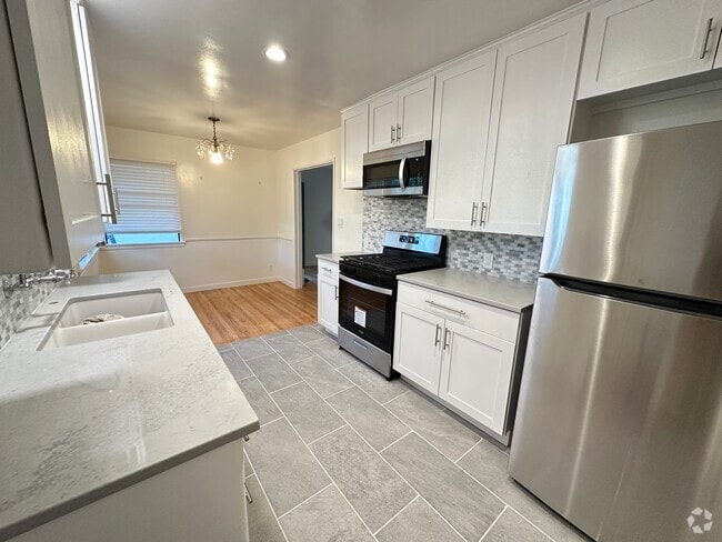 Building Photo - 306 N Screenland Dr Unit 306 1 half Rental