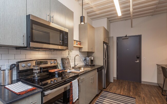 Building Photo - 962 W Dakin St Rental