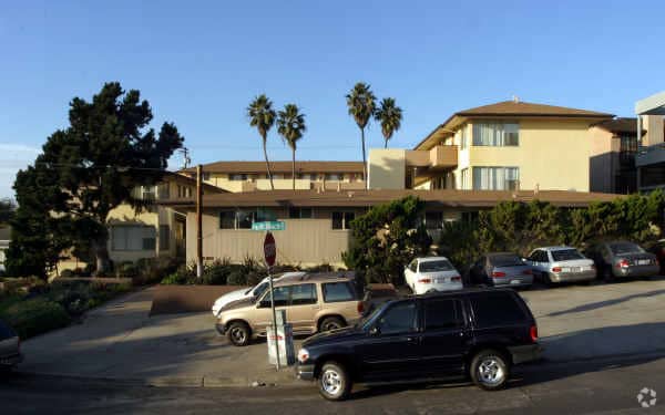 Elan Baylofts