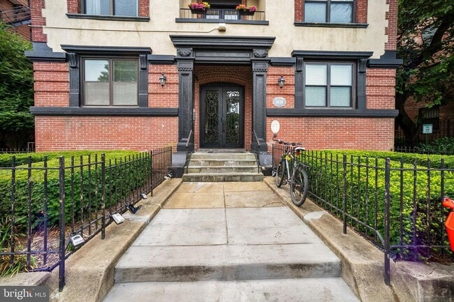 Photo - 1438 Meridian Pl NW Unidad 304