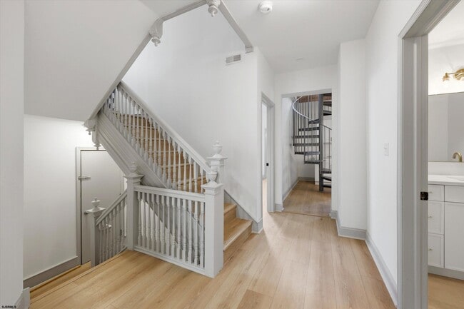 123 S Berkley Square