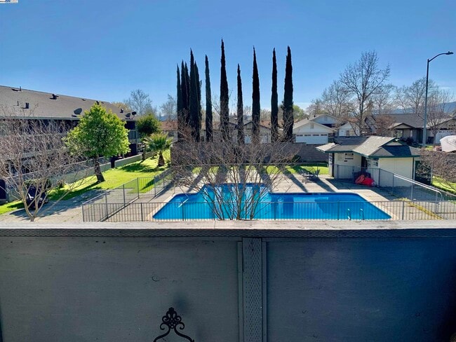 Photo - 200 Leisure Way