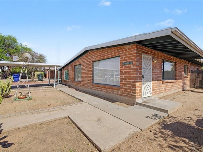 Photo - Charming 3-Bedroom Home with Spacious Yard & Versatile Storage!
