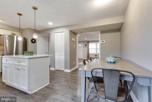 Photo - 5420 King Arthur Cir