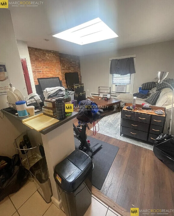 Building Photo - 296 Newbury St Unit 1 Rental