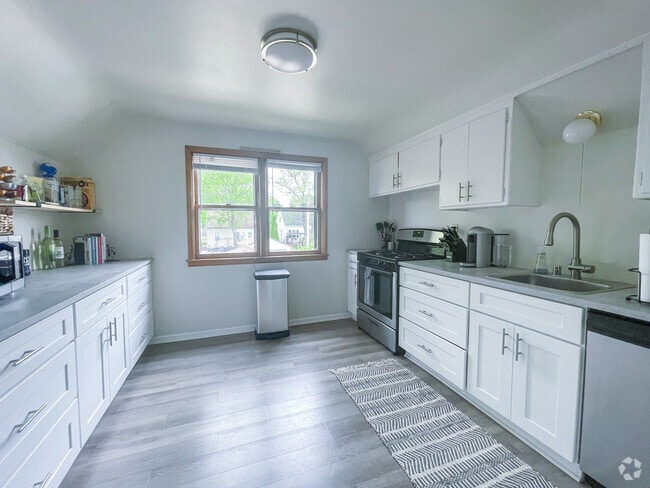 Building Photo - 139 S 72nd St Unit A Rental