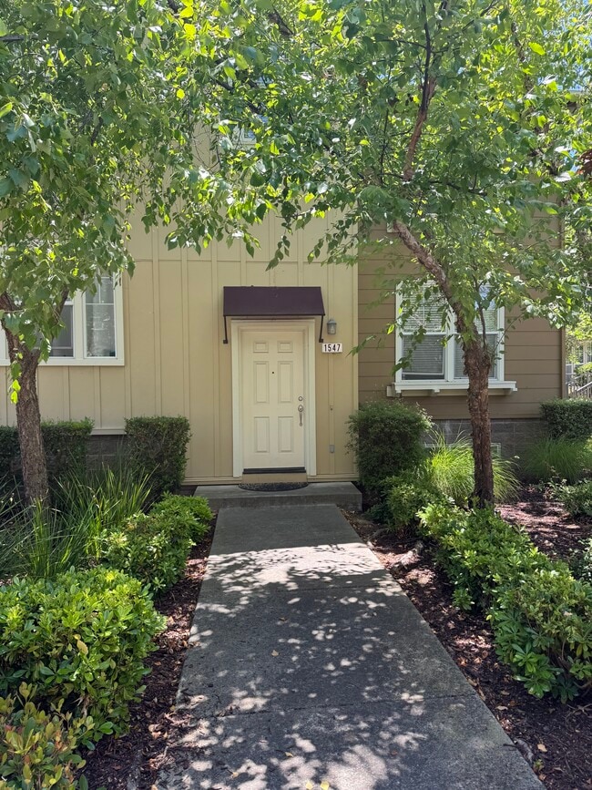 Building Photo - 1547 Chandler St Unit 100 Rental