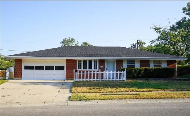 Building Photo - Beautifully updated 3-bedroom, 2-bath bric... Rental