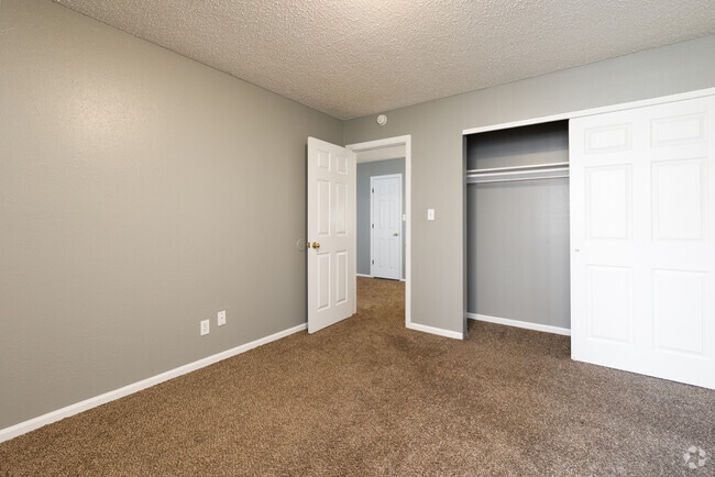 1BR, 1 BA - 660SF