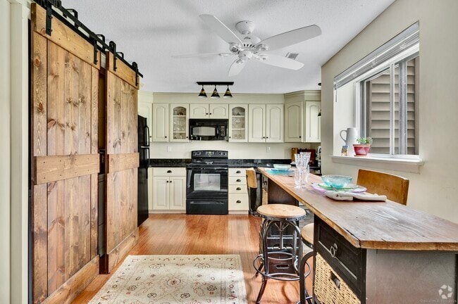 Building Photo - 74 Hollister Way S Unit 74 Rental