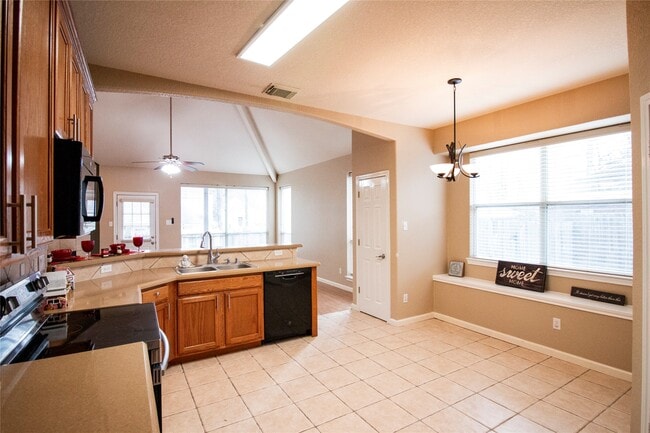 Photo - 3318 Shadow Crest Ct