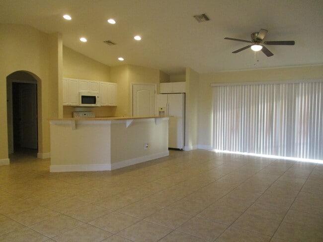 Photo - 1900 Kismet Pkwy W