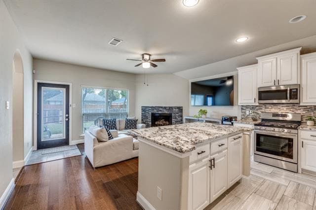 Photo - 1827 Lake Travis Dr