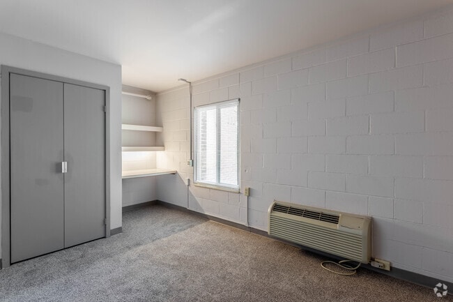 Townhome - 2 Br, 1 Ba - 750 SF