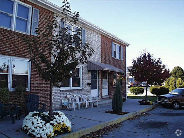 Community - York Village Apartments