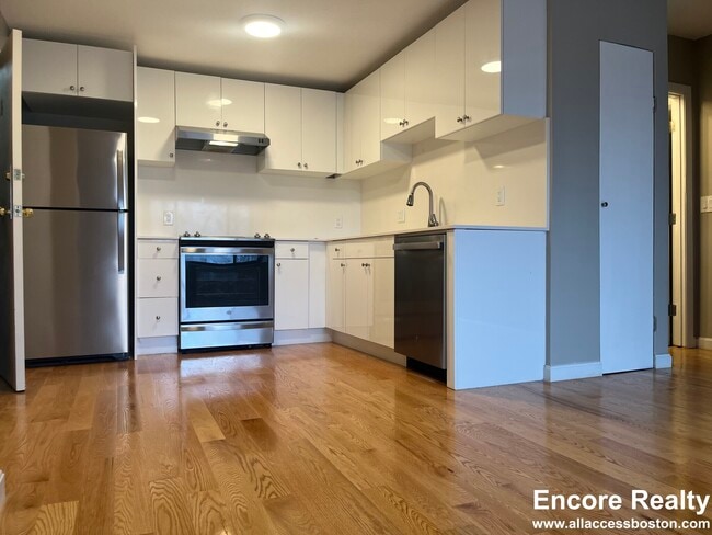 Building Photo - 226 Parker Hill Ave Unit 13